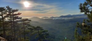 Soleil levant en Corse, vue montagnes