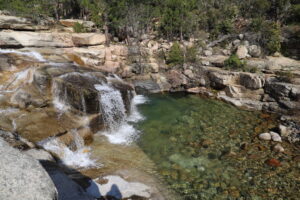 Kleiner Wasserfall am Cavu